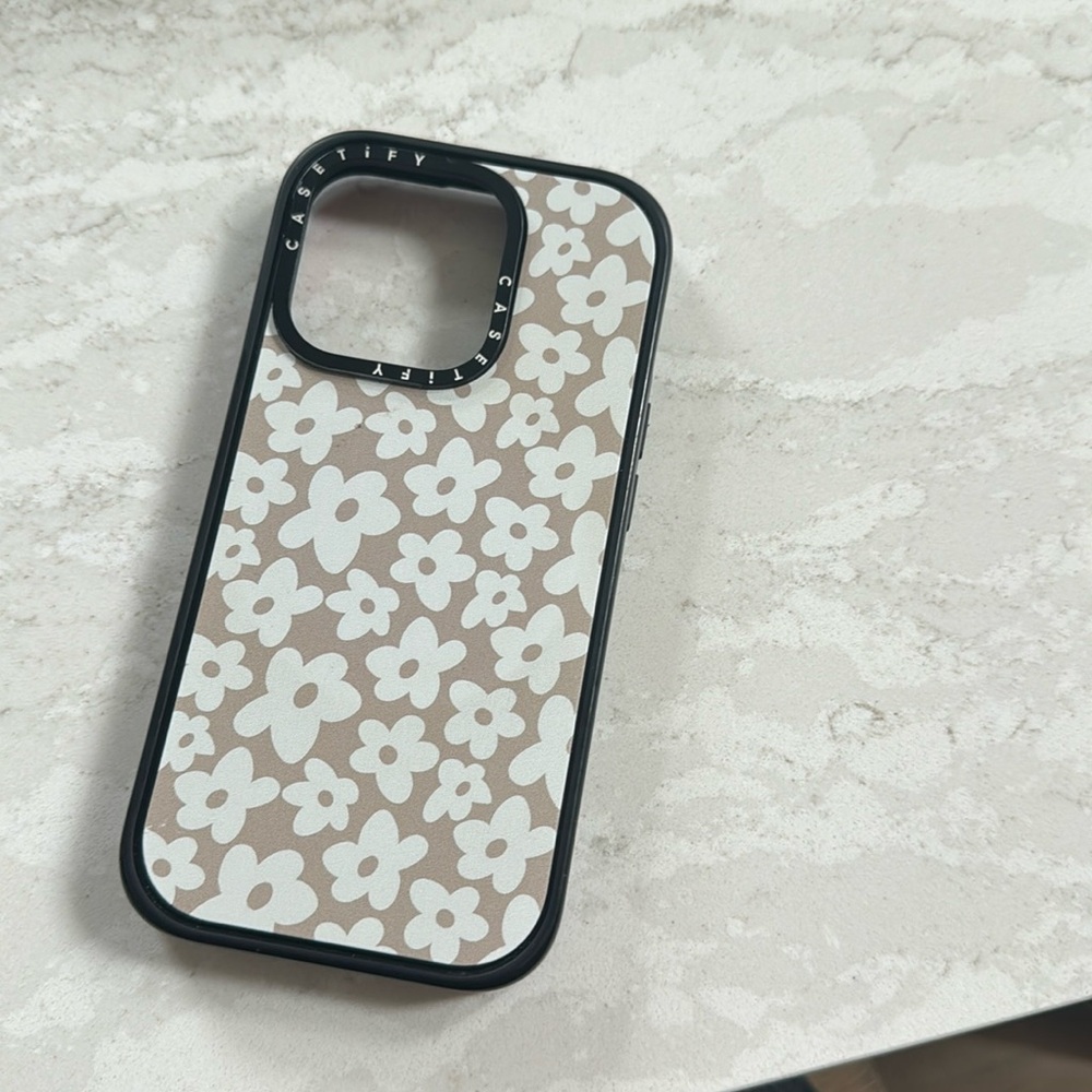 Like new Iphone 15 pro casetify magsafe